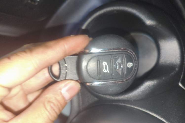 Used MINI 2023 Updated 1.5T COOPER Artist Interior 1