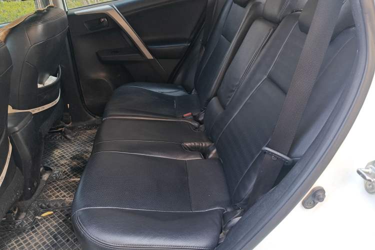 Used Toyota RAV4 2015 2.0L CVT Two-Wheel Drive Fashion Edition
