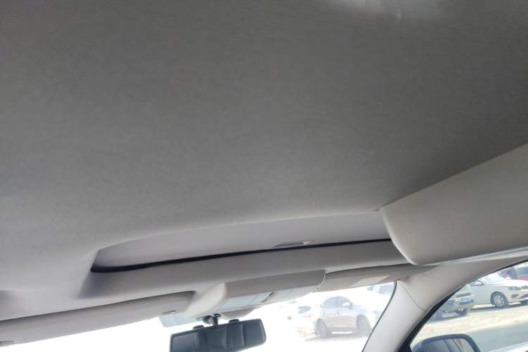 Used Dodge Journey 2013 2.4L Two-Wheel Drive Luxury Version Headliner