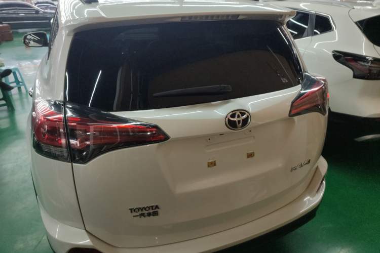 Used Toyota RAV4 2019 2.0L CVT Two-Wheel Drive Comfort Edition China VI Standard
