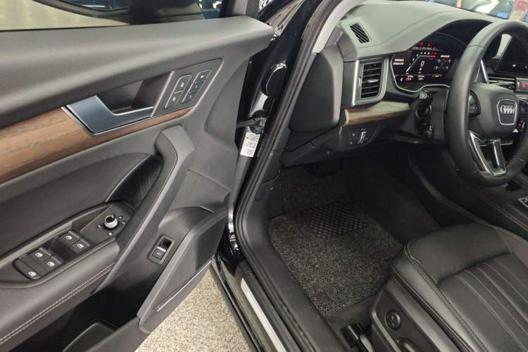 Used Audi Q5L 2022 Updated Version 45T Luxury Prestige Edition Driver Seat