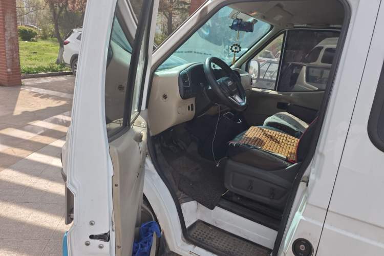 Used JMC Transit 2020 2.8T Business-Grade Long-Wheelbase Mid-Roof 9-Seater China V Emission Standard JX493 Driver Seat