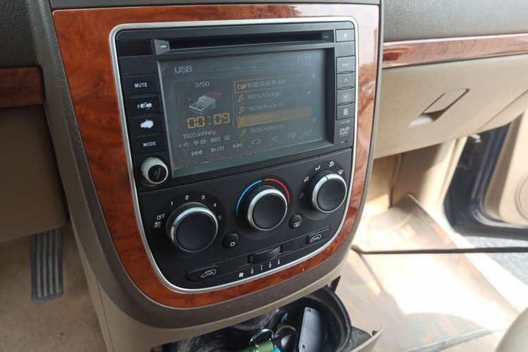 Used Buick GL8 2011 2.4L LT Executive Edition Audio And AC Panel