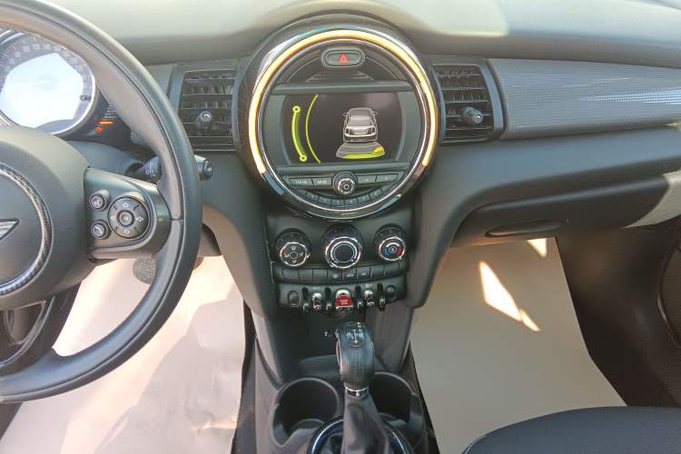 Used MINI MINI 2014 1.5T COOPER Fun
