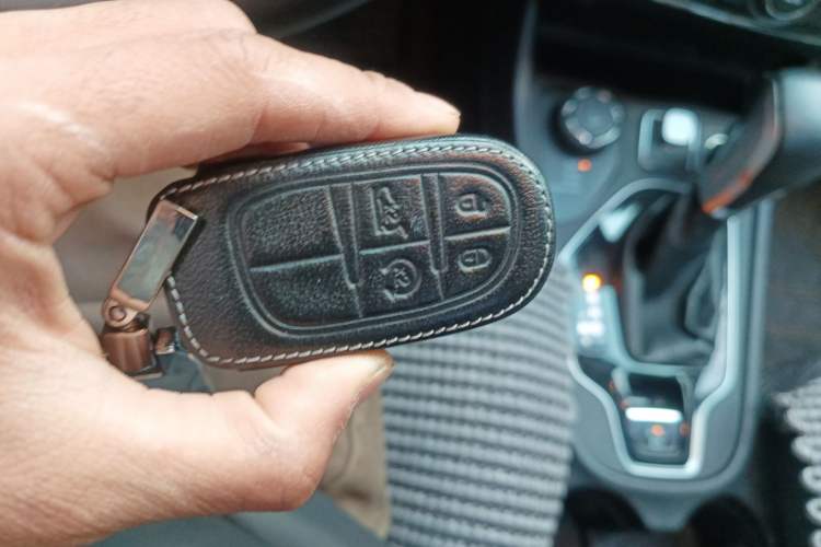 Used Jeep Cherokee 2019 2.0T Four-Wheel Drive Explorer Edition China VI Emission Standard