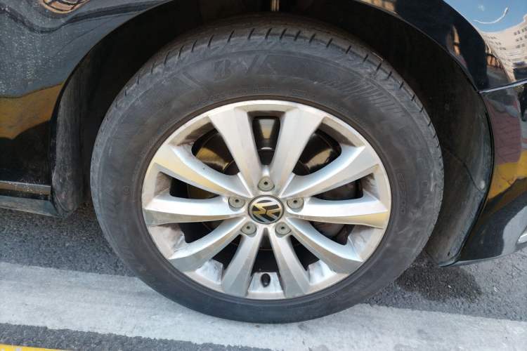 Used Volkswagen Magotan 2013 1.8TSI Luxury Model Right Front Wheel Hub