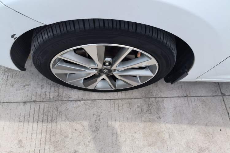 Used Hyundai Elantra (5th Generation / Langdong) 2015 1.6L Automatic Leading Model Exterior 4