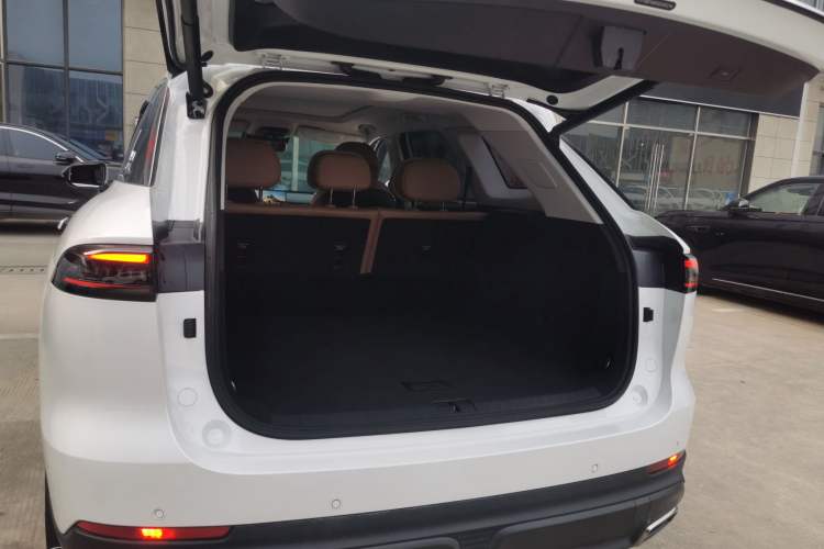 Used Chery Tiggo 8 L 2025 Model 2.0T Two-Wheel Drive Changhong Edition—5 Seaters
