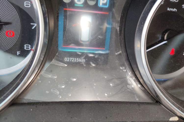 Used Dongfeng Aeolus AX4 2018 1.6L DCT Trendy & Stylish Model with Sunroof Odometer Close Up