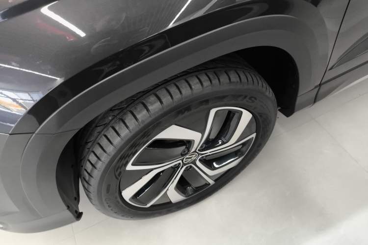 Used Volkswagen Tharu 2024 300TSI Two-Wheel-Drive Full Moon Edition