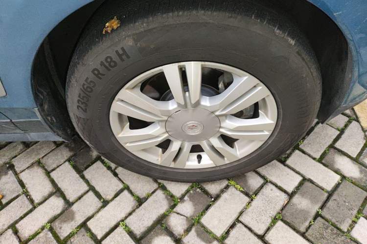 Used Cadillac SRX 2015 3.0L Elite Model Right Front Wheel Hub