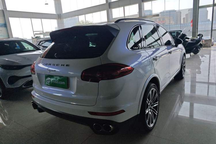 Used Porsche Cayenne 2016 Cayenne Platinum Edition 3.0T Rear Right 45 Deg