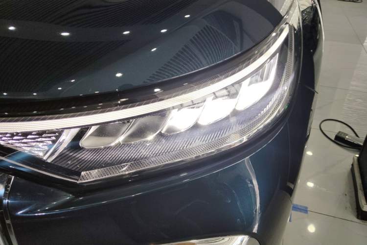 Used VOYAH Dream 2025 PHEV Four-Wheel-Drive Flagship Kunpeng Edition
