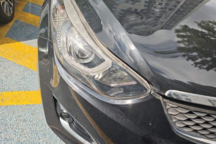 Used Hyundai Elantra (5th Generation / Langdong) 2016 1.6L Manual Luxury Model Right Front Headlight