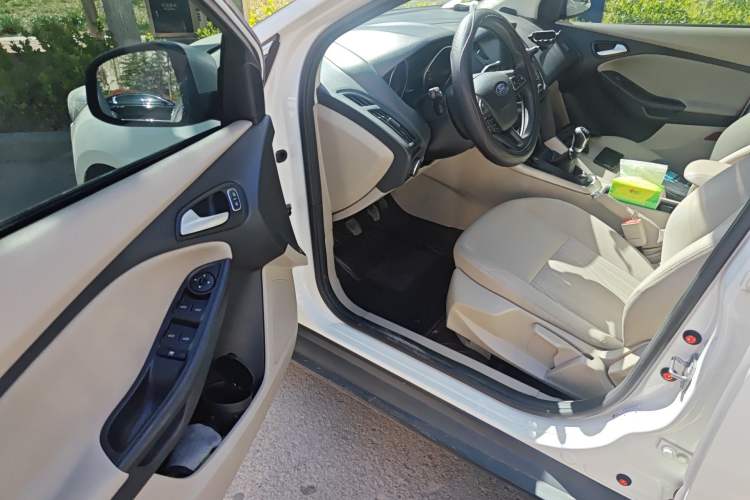 Used Ford Focus 2015 Sedan 1.6L Manual Comfort Model Driver Seat