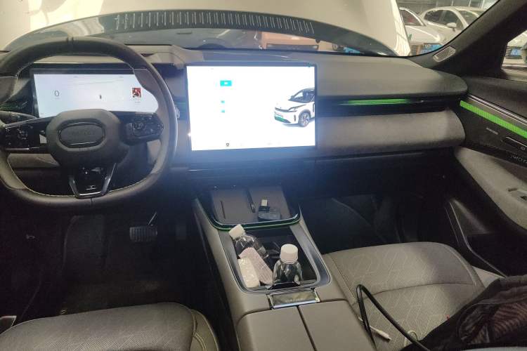 Used Lynk & Co 08 EM-P 2023 220km All-Wheel-Drive Performance Halo