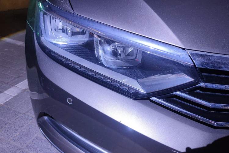 Used Volkswagen Magotan 2017 330TSI DSG Luxury Model Right Front Headlight