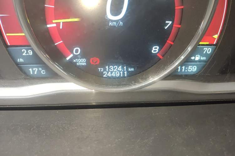 Used Volvo S80L 2014 2.0T T5 Luxury Executive Edition Odometer Close Up