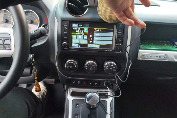 Used Jeep Compass 2014 2.0L two-wheel drive luxury version Audio And AC Panel