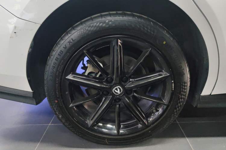 Used CHANGAN UNI-V iDD 2023 ZhiDian iDD 1.5T 113km Smart & Fun Version
