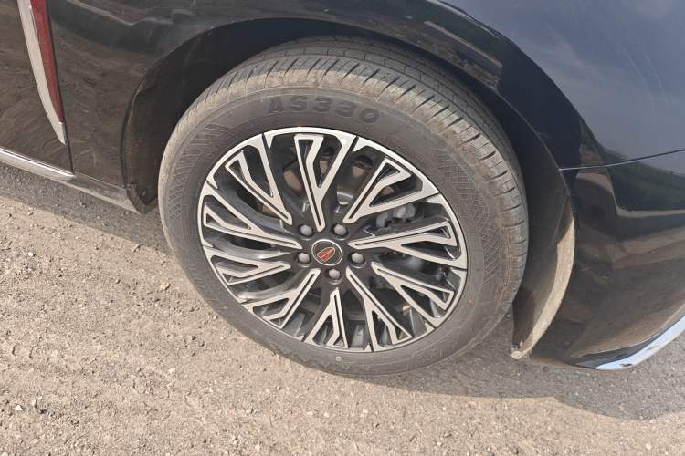 Used Hongqi H5 2025 2.0T Automatic Flag Edition – 500 000 Units Commemorative Version
