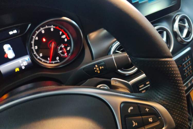 Used Mercedes-Benz GLA 2017 GLA 260 4MATIC Sport Edition Gear Lever