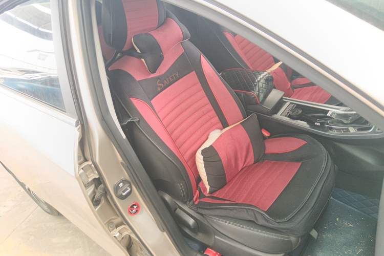 Used Geely Auto Emgrand 2019 Leading Edition 1.5L CVT Upward-Connected Model China VI Standard Right Front Seat