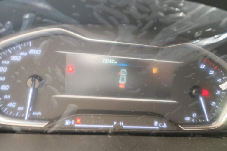 Used SAIC MAXUS G10 2021 2.0T Manual Elite Edition Diesel 9-Seater Odometer Close Up