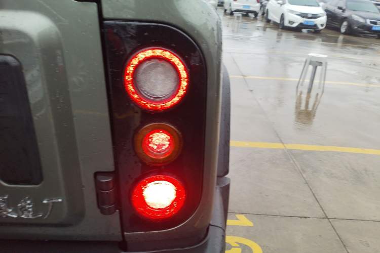 Used 212 T01 2024 2.0T Explorer Exterior 1