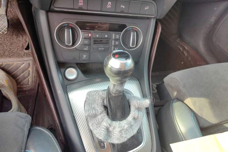 Used Audi Q3 2016 40 TFSI quattro all-wheel-drive sport model
