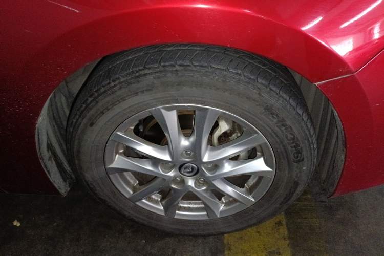 Used Mazda 3 Axela 2016 Sedan 1.5L Automatic Comfort Model
