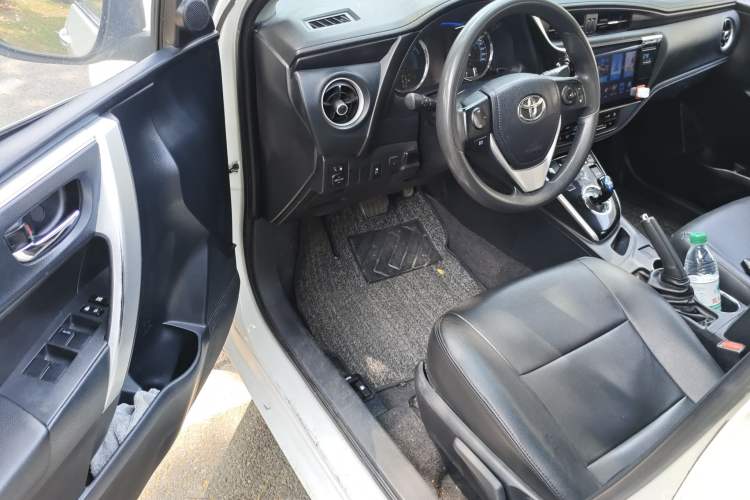 Used Toyota Corolla 2017 Revised Dual-Engine 1.8L E-CVT Leading Edition Driver Seat