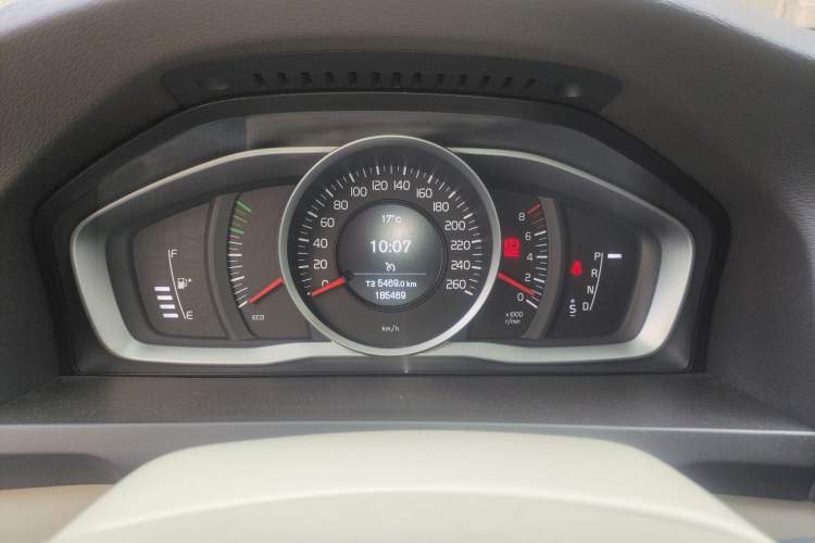 Used Volvo S60 2014 S60L 2.0T Zhiyuan Edition
