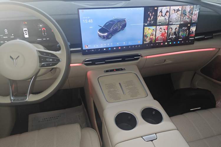 Used VOYAH Dream 2025 PHEV Four-Wheel-Drive Flagship Kunpeng Edition
