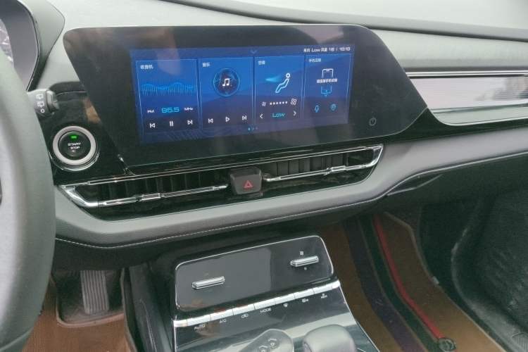 Used Wuling Victory 2020 1.5T CVT Flagship Edition Audio And AC Panel