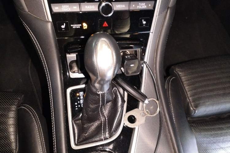 Used Infiniti Q50 2014 3.7L Luxury Sport Edition Gear Lever