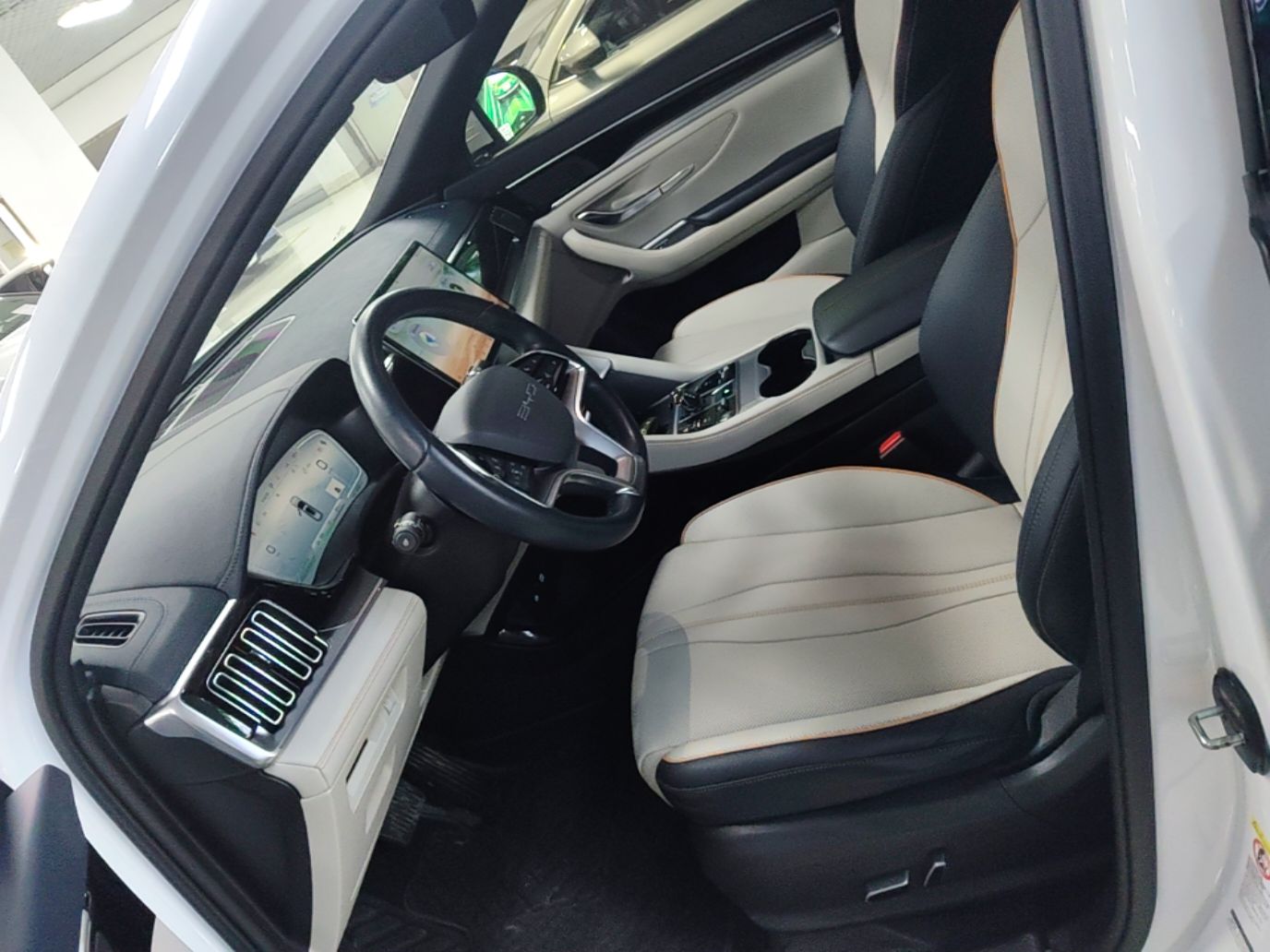 BYD Song PLUS New Energy 2024 Honor Edition EV 520km Flagship Model — снимка 17