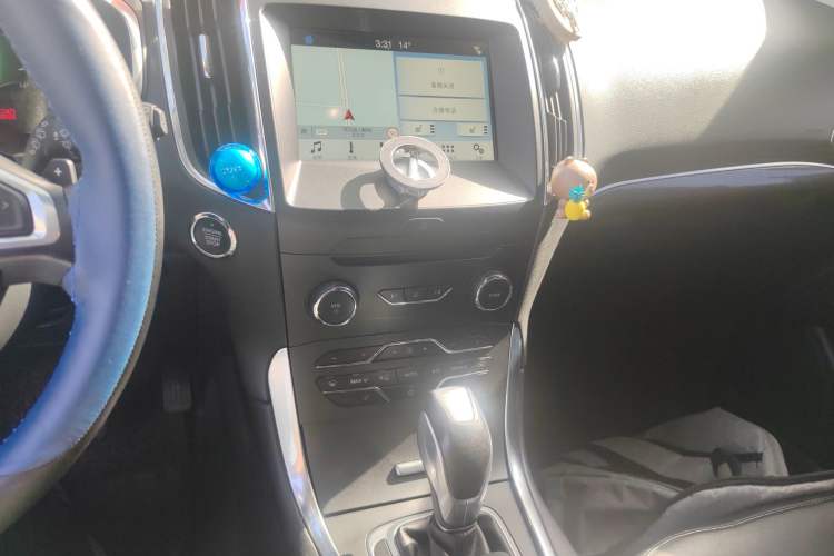 Used Ford Edge 2018 EcoBoost 245 Four-Wheel Drive Titanium 7-Seater Audio And AC Panel