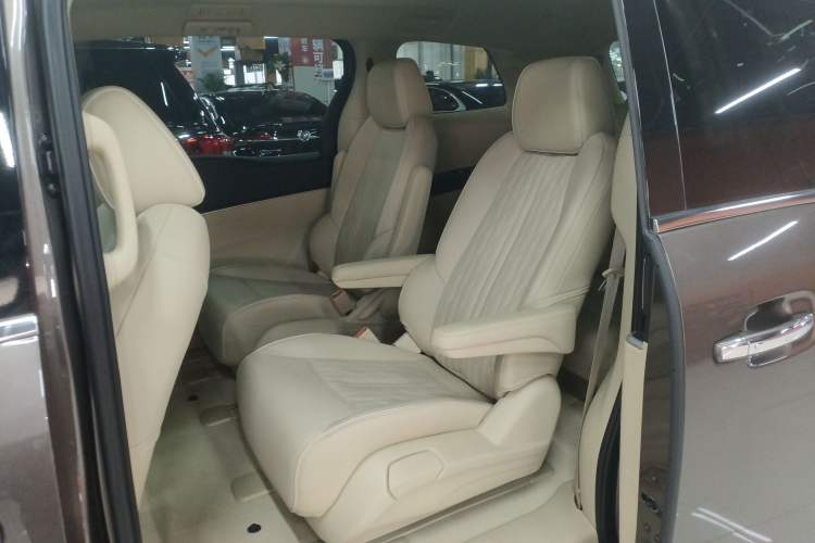 Used Buick GL8 2023 Facelifted Land Cruiser Executive Luxury Version
