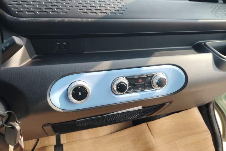 Used REACH MINI Truck 2023 120km Long Wheelbase Van-Type Striving Edition
