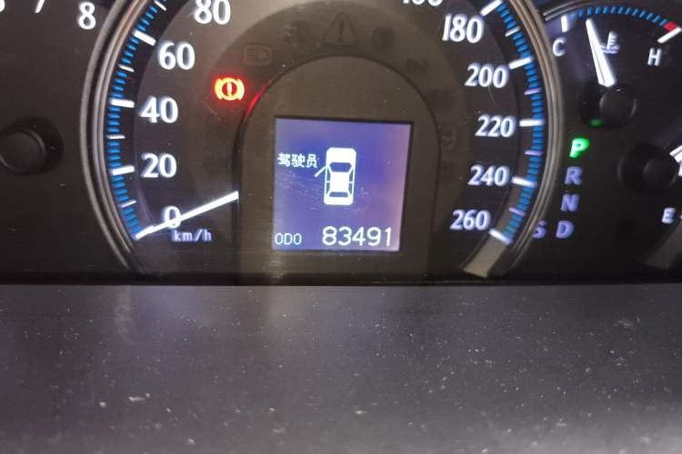 Used Toyota Crown 2011 2.5L Royal Special Edition with Leather and Sunroof Odometer Close Up