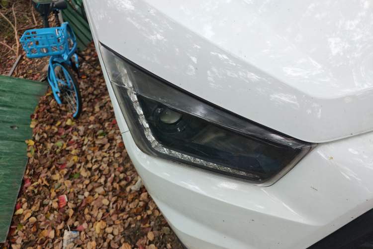 Used JMC Transit 2017 2.8T Commercial Version Short Wheelbase Mid-Roof 6/7/8-Seater JX493 Right Front Headlight