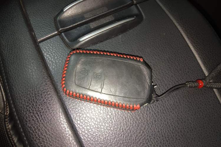 Used Toyota Highlander 2015 2.0T Four-Wheel Drive Luxury Edition 7-Seater Vehicle Key