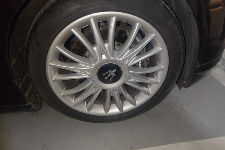 Used Maserati President 2013 3.0T Standard Model Right Front Wheel Hub