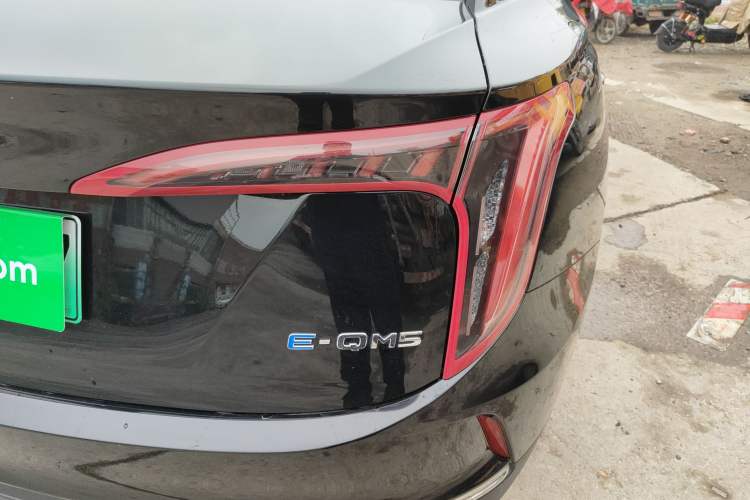 Used Hongqi E-QM5 2022 431 km Charge & Enjoy Edition
