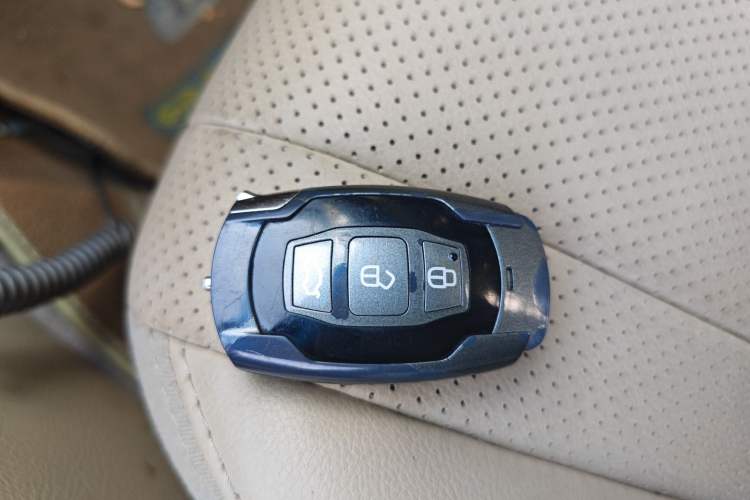 Used BYD G6 2013 1.5TID Automatic Luxury Model