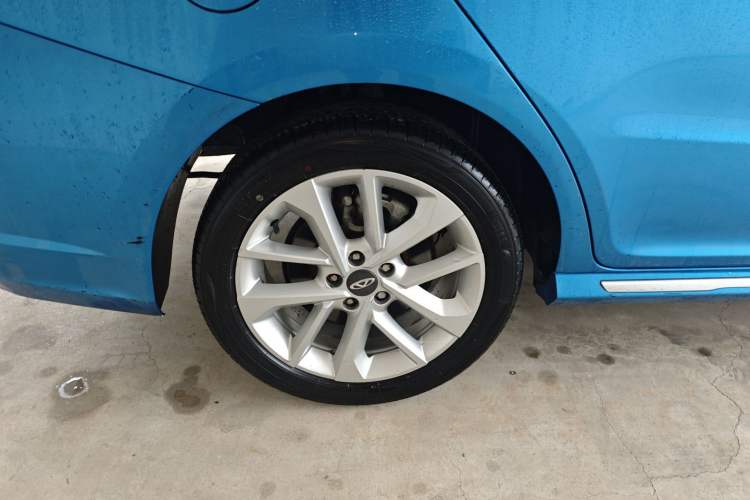 Used Chery Arrizo GX 2018 1.5T CVT Dynamic Color Version China V Standard Right Rear Wheel Hub