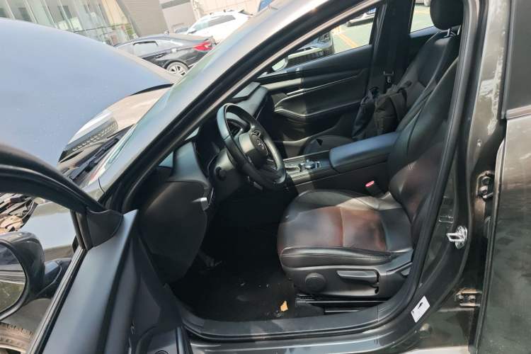 Used Mazda 3 Axela 2020 1.5L Automatic Luxury Version Left Front Seat