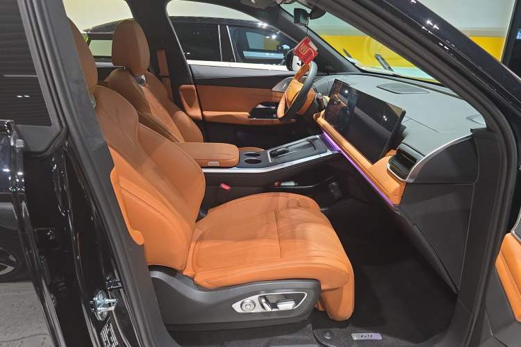 Used XPeng G9 2025 625 Long-Range Max Right Front Seat