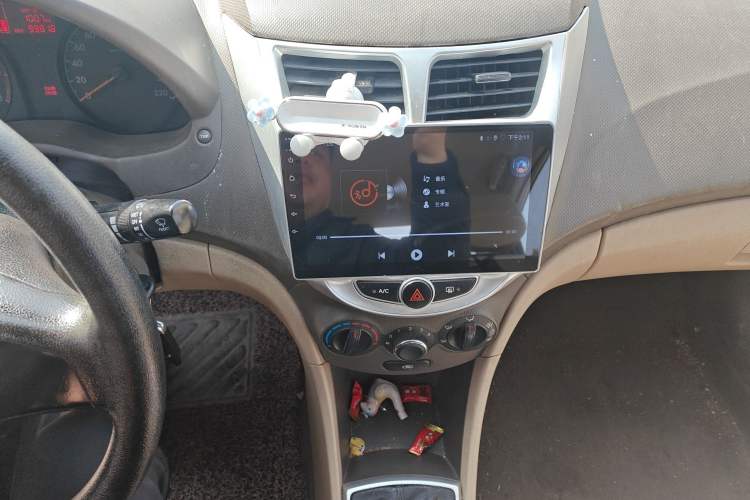 Used Hyundai Verna (older generation) 2010 Sedan 1.4L Manual Standard GL Model Audio And AC Panel